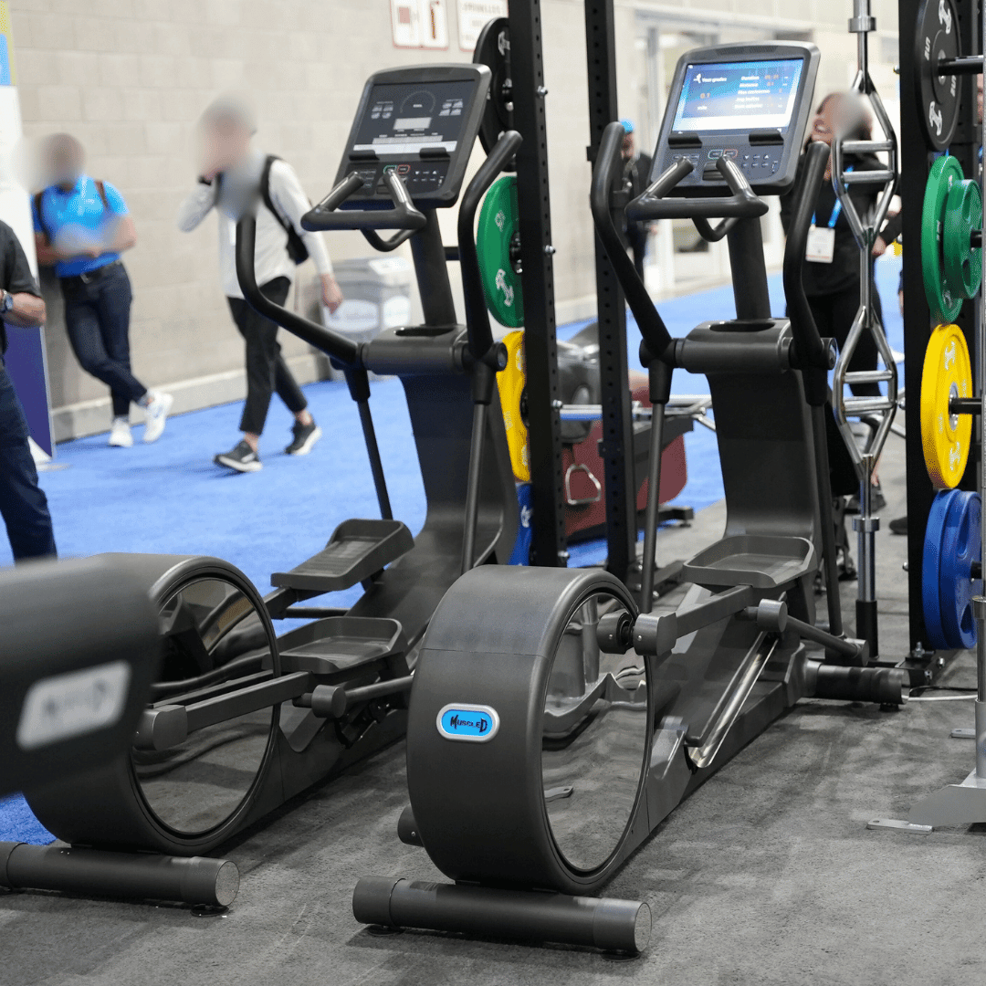Commercial Elliptical Trainer - LED Screen - Muscle D Fitness - Cardio Machine - Standalone