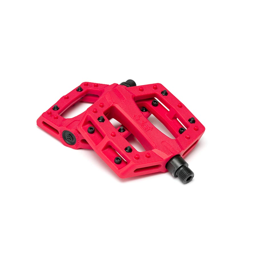 Eclat Contra Platform Pedals Body: Nylon Spindle: Cr-Mo 9/16 Red Pair
