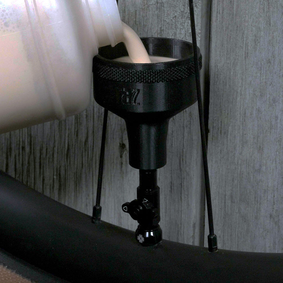 Sealant Funnel SC – Tubeless Tire Sealant Funnel for Schrader Valve Stems