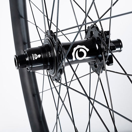 Industry Nine Hydra 2 Enduro S Wheel Rear 29 / 622 Holes: 32 12mm TA 157mm Disc IS 6-bolt Shimano Micro Spline