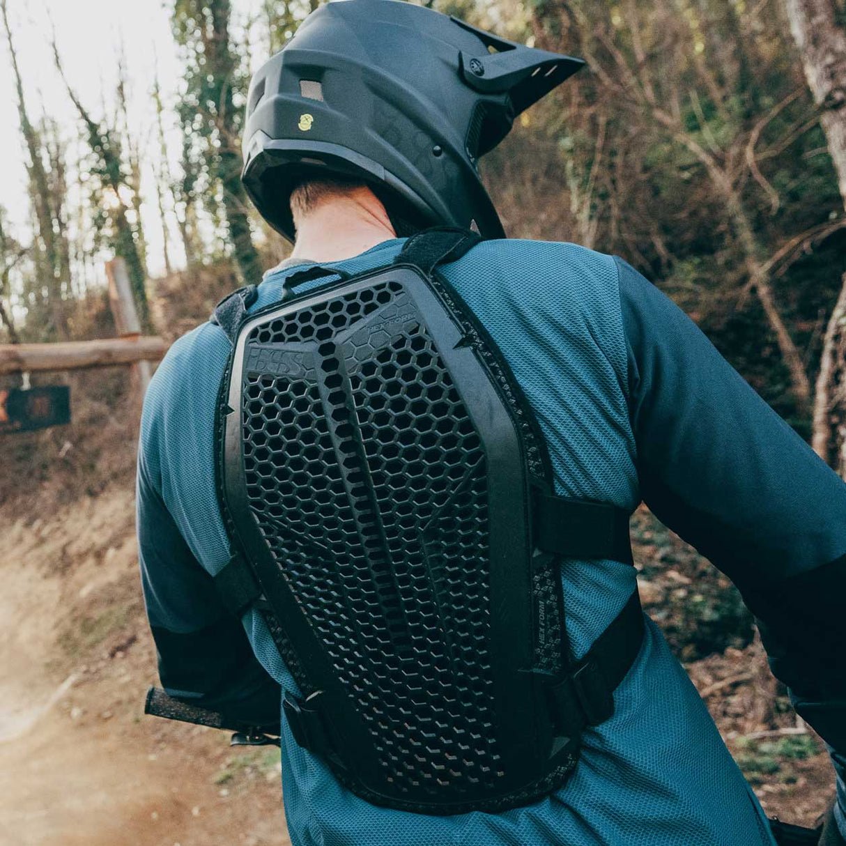 IXS HEX PULL-OVER CHEST PROTECTOR