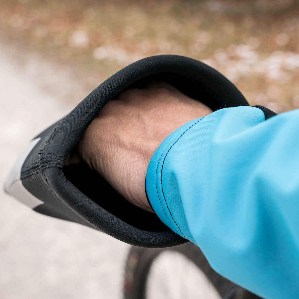 Urban Cycling Handlebar Mitts for Mountain / Commuter Bike, Flat Handlebar Pogie Winter Thermal MTB Mittens, Black